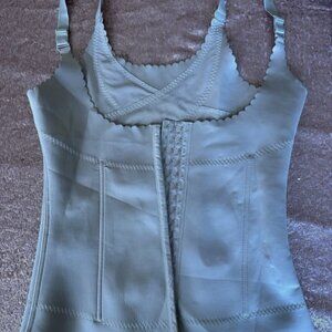 Prima Valentina size XL hook clasp corset shapewear